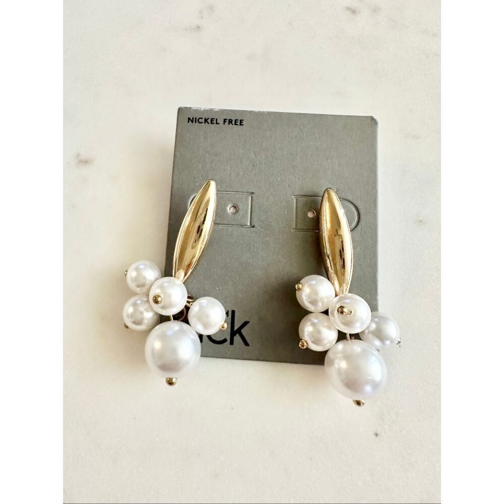 Nordstrom‘s faux pearl and gold color dangle earrings - Picture 1 of 2